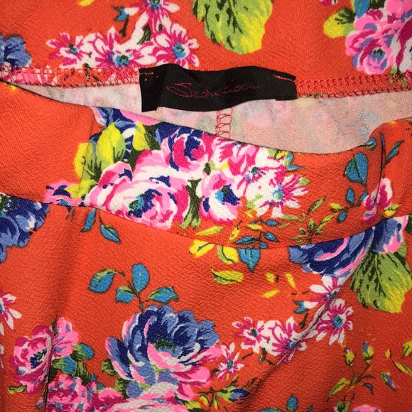 Seduction floral skater skirt - small to medium. - Picture 2 of 3